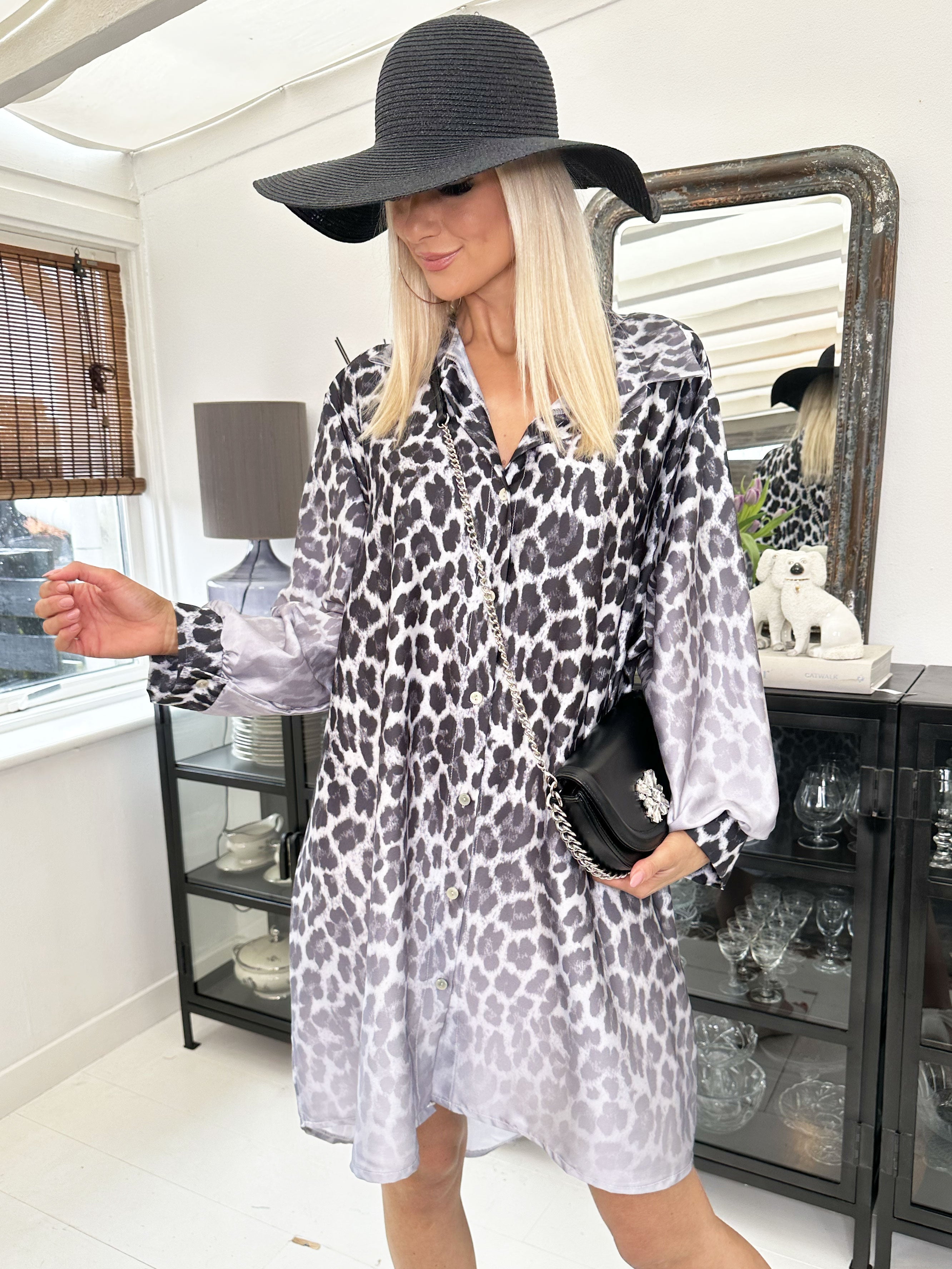 Anemone - Leopardskjorta i silkeslook